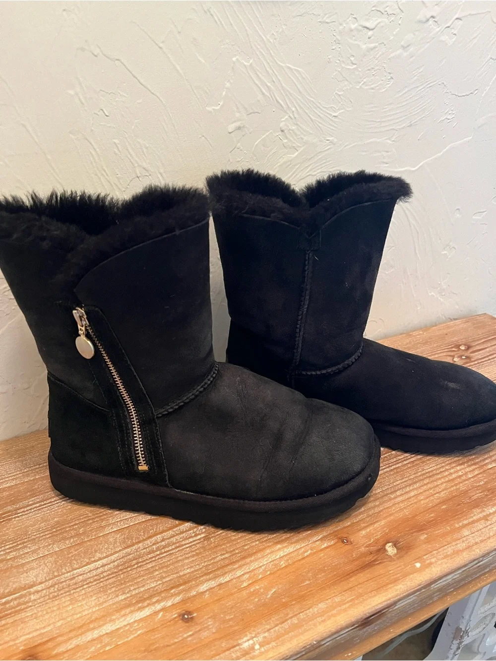 UGG Bailey Zip Black Short Shearling Booties. Women’s Size 8